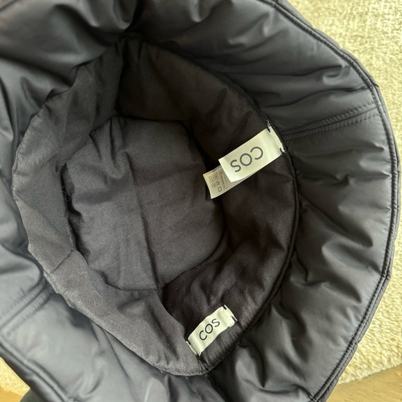 COS padded bucket hat - Picture 3 of 3